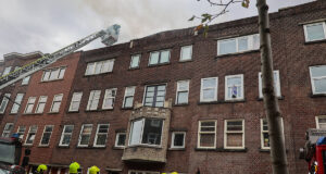 Brand op dak van woning in Rotterdam-West