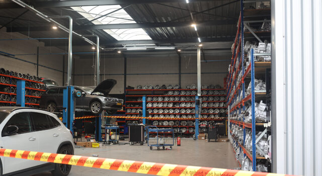 Ontploffing in garage bij Spaanse Polder, één zwaargewonde