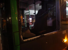 Fietser gewond na botsing met stadsbus op kruising in Dordrecht