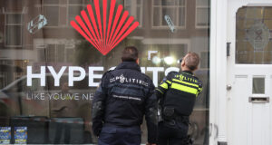 Meerdere schoten gelost bij kapperszaak in Rotterdam-West