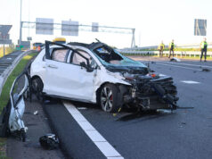 Auto zwaar beschadigd bij eenzijdig ongeval op A16 bij afrit Capelle aan den IJssel