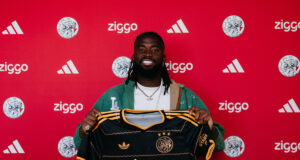 Ajax huurt Nigeriaanse spits Tolu Arokodare met optie tot koop