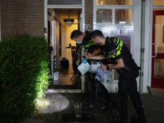 Explosie bij woning in Rotterdam-Zuid, voordeur raakt beschadigd