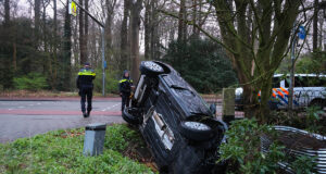 Achtervolging eindigt met voertuig in greppel in Haarlem