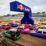Talpa-dag voor programma ‘Alle Remmen Los’ op Speedway Emmen op 26 juli 2025. Op de foto het onderdeel ‘In zijn achteruit’. Foto: Huisman Media