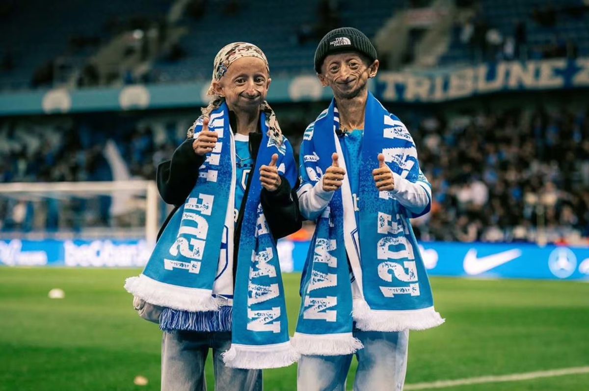 Amber (links) en michiel vandeweert (rechts) in stadion van KRC Genk © KRC Genk