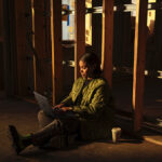 Apple-MacBook-Pro-M4-lifestyle-01