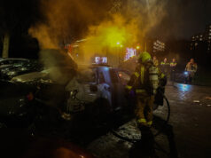 Autobrand in Vlaardingen zorgt voor rook en overlast