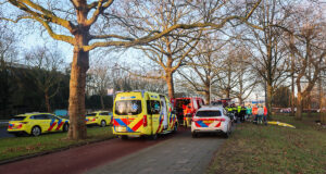 Overleden persoon uit water gehaald aan Stadhoudersweg Rotterdam