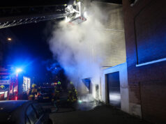 Kelderbrand bij portiekwoning zorgt voor veel rookontwikkeling