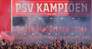 PSV groots gehuldigd in Eindhoven: meer dan 70.000 fans vieren kampioenschap