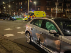 Twee auto’s zwaar beschadigd bij harde klap op de Rochussenstraat
