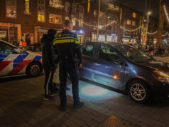 Ongeluk tussen bezorgscooter en auto in Rotterdam