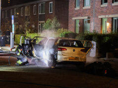 Autobrand in Hoogvliet: Cobra-cutter ingezet bij hybride voertuig