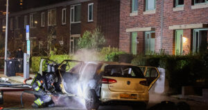 Autobrand in Hoogvliet: Cobra-cutter ingezet bij hybride voertuig