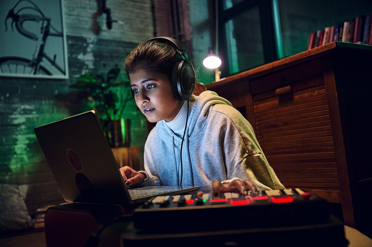 HD_400_PRO_In_Use_Shot_PKZ9822_small