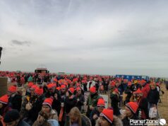 Foto’s Nieuwjaarsduik Scheveningen 01-01-2023 2/2