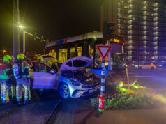 Tram ontspoort na ernstige aanrijding met auto in Schiedam