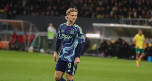 Zware tegenvaller voor Ajax: Dolberg voorlopig uitgeschakeld