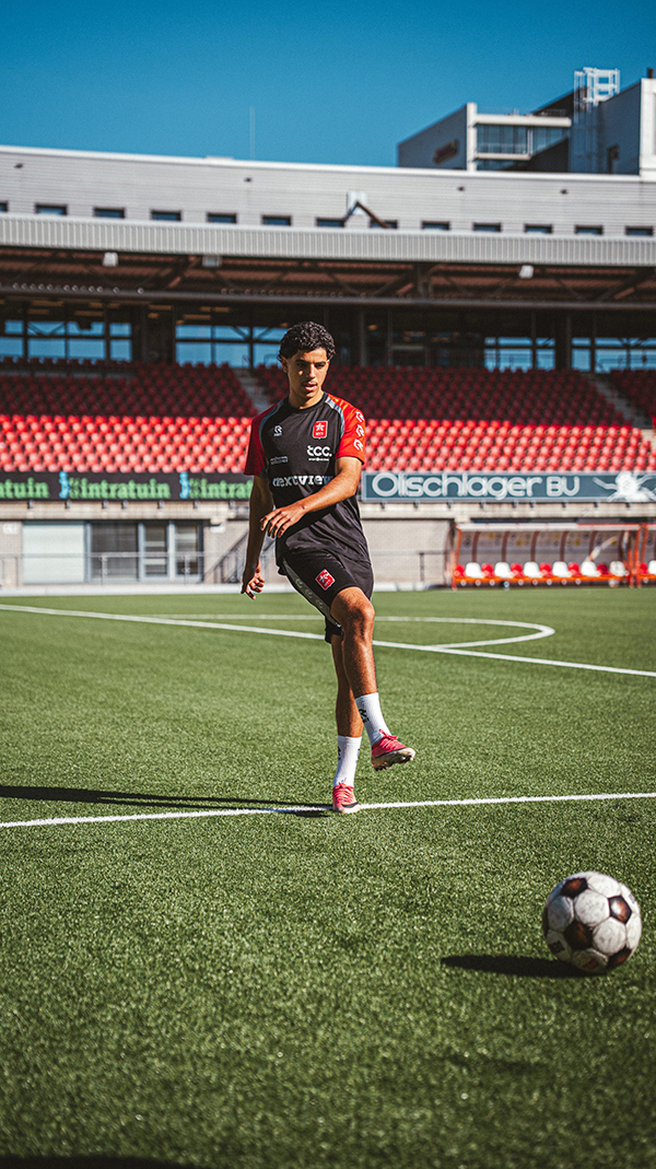 Noa El Hamdaoui _ MVV_2600
