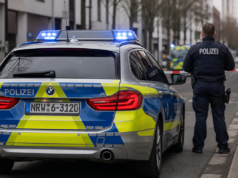 Auto rijdt in op bezoekers Pride in Berlijn, meerdere gewonden
