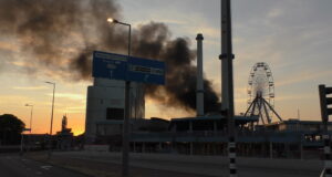 Grote brand bij recyclingbedrijf in Rotterdam