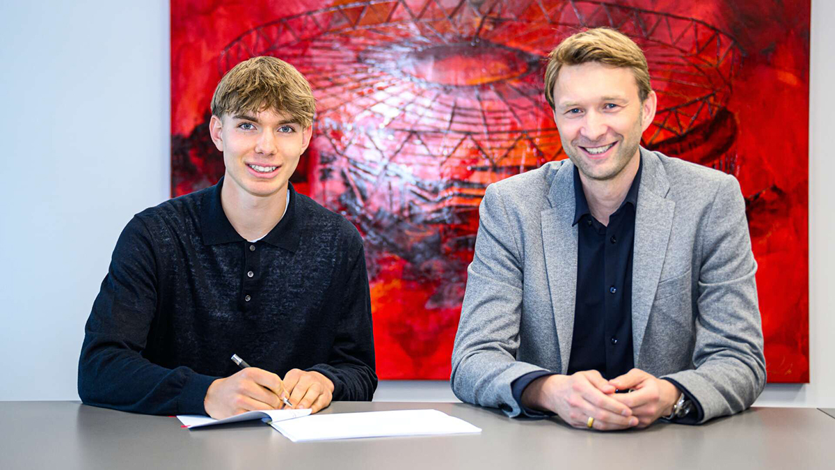 Bayer 04 Leverkusen Unveils New Signing Kennet Eichhorn