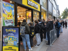Lange rijen voor Pokémon-kaarten: verzamelaars staan vroeg in de rij