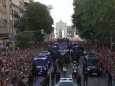 LIVE: Spanje viert wereldtitel met bustour door Madrid, duizenden fans langs de route
