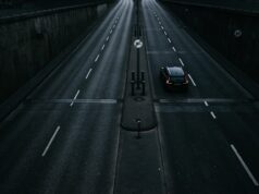 Auto met 214 km/uur van de weg gehaald; peuter zat op de achterbank