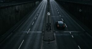 Auto met 214 km/uur van de weg gehaald; peuter zat op de achterbank