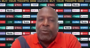 Stanley Menzo stapt per direct op als bondscoach van Suriname