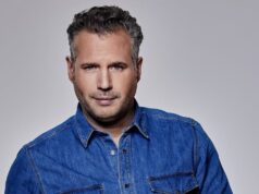 Tijl Beckand blikt oudejaarsavond terug in ‘De TV-Kijker Van Het Jaar’