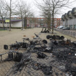 zes scooters uitgebrand waarna verderop nog 2 bij sparta stadion1200