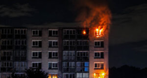 Persoon omgekomen bij uitslaande brand in flat aan Watertorenweg, Rotterdam